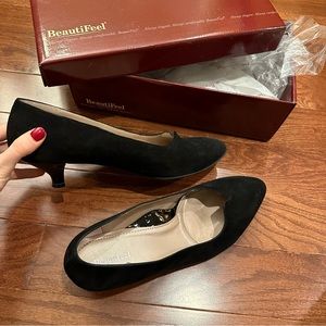 BeutiFeel black suede kitten heels